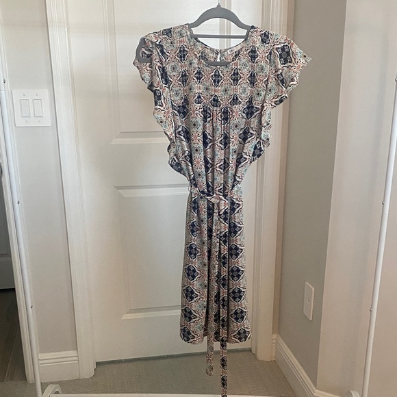 DR2 Dresses & Skirts - DR2 Geometric Print Midi Dress with Ruffle Sleeves